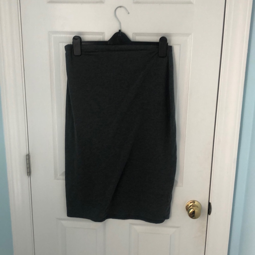 Old Navy grey maternity skirt